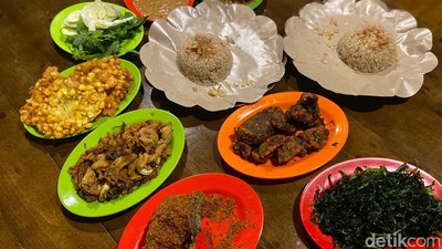 Warung Nasi Uduk Belasan Lauk Ini Buka 24 Jam!