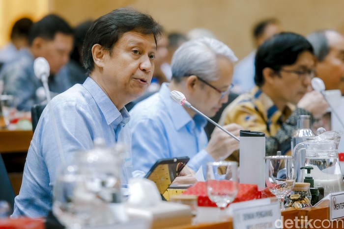 Komunikasi Menkes Budi Gunadi Sadikin jadi sorotan dalam rapat dengan Komisi IX DPR RI, Senin (26/5/2025). Menkes diminta berhati-hati dan tidak bikin gaduh.