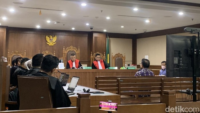 Zarof Ricar dalam sidang kasus vonis bebas Ronald Tannur