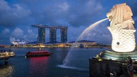Dalam video juga ada adegan Jin di dalam rumah yang ternyata itu salah satu ruangan yang berada di komplek apartemen Marina Bay Residences. Berhubung ini adalah kawasan pemukiman, jadi hanya penghunilah yang bisa masuk ke kawasan ini. Benard E/Andia/Getty Image