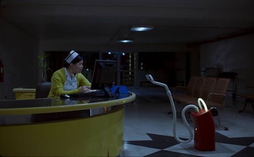 Cuplikan adegan dalam film Thailand A Useful Ghost.