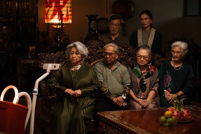 Cuplikan adegan dalam film Thailand A Useful Ghost.