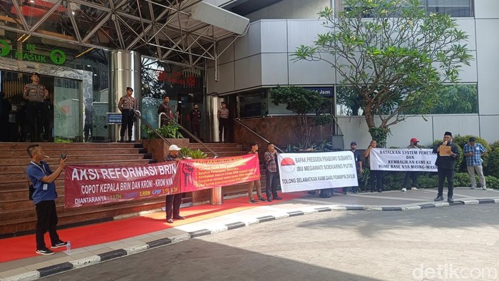 Aksi demo di Kantor BRIN. (Rizky/detikcom)