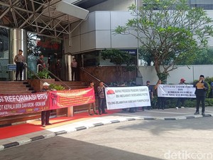 Sejumlah ASN BRIN Gelar Demo di Kantor, Ini Tuntutannya