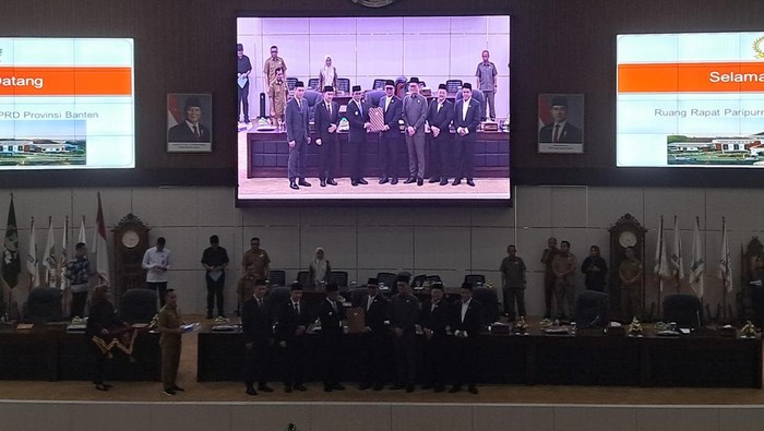 Gubernur Banten Andra Soni dan Wakil Gubernur Dimyati Natakusumah secara resmi menyerahkan rancangan Rencana Pembangunan Jangka Menengah Daerah (RPJMD) Provinsi Banten 2025–2029 kepada DPRD Provinsi Banten. Penyerahan dilakukan dalam rapat paripurna DPRD Provinsi Banten di Kota Serang, Selasa (27/5/2025).