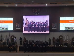 Serahkan RPJMD Banten 2025-2029, Andra Soni Harap Segera Disahkan DPRD