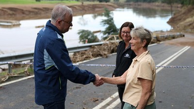 PM Albanese Tinjau Wingham, Sapa Korban Banjir