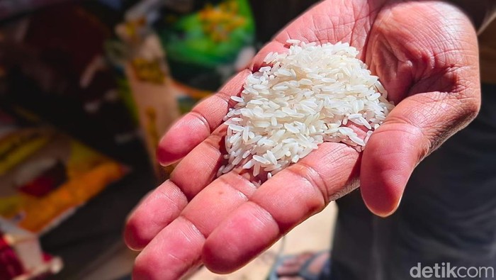 Beras yang diduga mengandung plastik di Tarakan.
