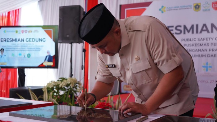 Bupati Bogor, Rudy Susmanto, meresmikan Gedung Public Safety Center (PSC) 119