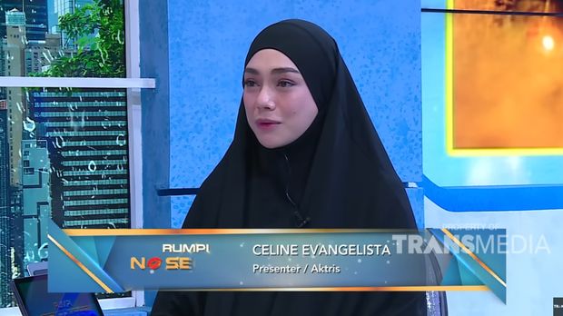 Celine Evangelista mengungkapkan  perjalanan hijrahnya.