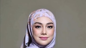 Meski sibuk, Celine tetap semangat belajar, bahkan ikut kajian online biar gak ketinggalan ilmu. Foto: Dok. Instagram @celine_evangelista.