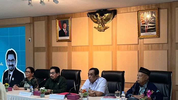 Deputi Bidang Promosi dan Kerja Sama Badan Gizi Nasional Nyoto Suwignyo dalam acara Seminar Perspektif Lingkungan pada MBG, di Kantor Badan Pangan Nasional, Jakarta, Selasa (27/5/2025).
