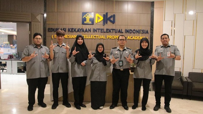 Direktorat Jenderal Kekayaan Intelektual (DJKI) membuka akses lebih luas bagi masyarakat untuk mengenal dan mendalami isu-isu Kekayaan Intelektual (KI), melalui koleksi buku yang tersedia di perpustakaan fisik dan digital miliknya.