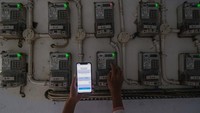 Kebijakan diskon ini disambut antusias oleh warga setempat yang selama ini bergantung pada pasokan listrik dengan tarif yang cukup memberatkan.  Selain membantu masyarakat, program ini juga diharapkan dapat meningkatkan konsumsi listrik yang berdampak pada pertumbuhan ekonomi nasional. ANTARA FOTO/Andry Denisah