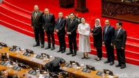 Sidang juga menghadirkan Badan Pemeriksa Keuangan (BPK) yang menyampaikan Laporan Keuangan Pemerintah Pusat (LKPP) dan Ikhtisar Hasil Pemeriksaan Semester.