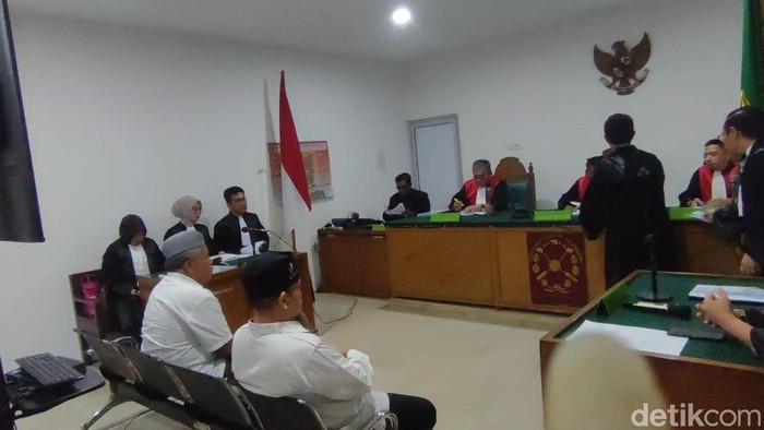 Dua terdakwa pemalsu surat tanah Tol Betung-Tempino jalani sidang dakwaan
