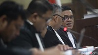Dalam sidang tersebut Jaksa Penuntut Umum membacakan dakwaan terkait kasus dugaan korupsi investasi fiktif pada PT Taspen tahun anggaran 2019.