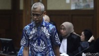 Jaksa mengatakan Kosasih juga menyetujui peraturan direksi tentang kebijakan investasi PT Taspen untuk mengakomodasi pelepasan Sukuk SIA-ISA 02 melalui investasi reksa dana I-Next G2 tersebut. Jaksa mengatakan pengelolaan investasi itu dilakukan secara tidak profesional.
