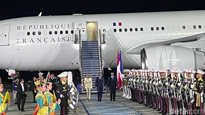 Emmanuel Macron tiba di Indonesia (Eva Savitri/detikcom)