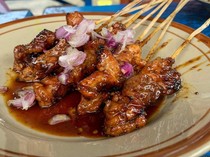 Fakta Sate Jamu di Solo hingga Hukum Muslim Pegang Daging Babi