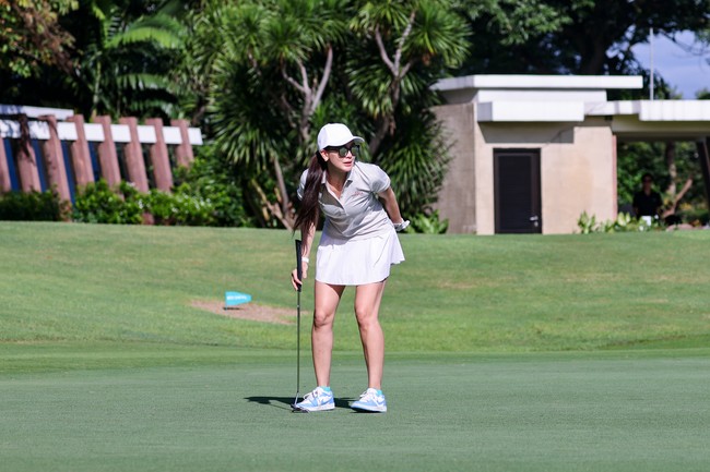 Pada 2021, ia sempat menjajal lapangan golf Trump National Golf Club di Los Angeles. Kala itu, Luna ditemani teman dan rekannya sesama selebriti, Gading Marten. (Foto: Dok. Omega Indonesia)