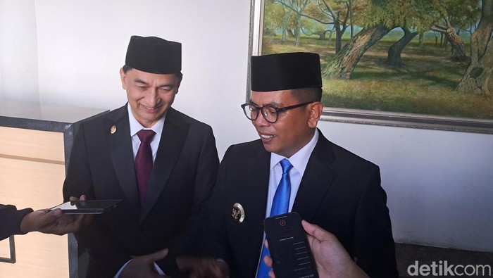 Gubernur Banten Andra Soni dan Wagub Banten Dimyati Natakusumah akan mengevaluasi beberapa BUMD milik Pemprov Banten. (Arief I/detikcom)