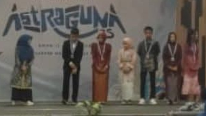 Haboh acara ramah tamah perpisahan siswa SMPN 11 Makassar.