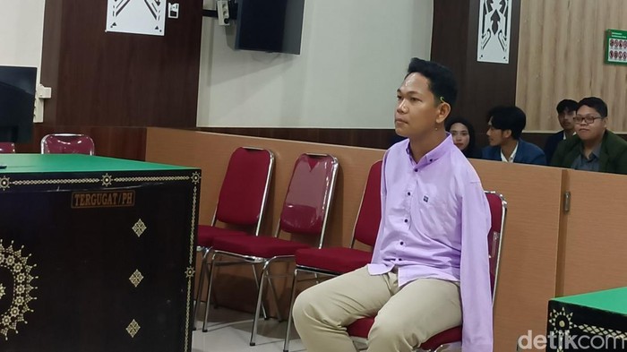 I Wayan Agus Suartama alias Agus Buntung menjalani sidang putusan di PN Mataram, Selasa (27/5/2025).