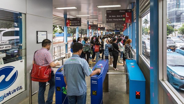 Pemprov DKI Gratiskan Transjakarta, MRT, hingga LRT 31 Desember dan 1 Januari