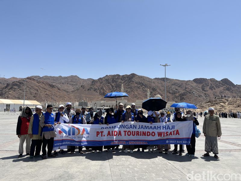Jemaah haji Aida Tourindo ziarah di tempat-tempat bersejarah Madinah, Selasa (27/5/2025).