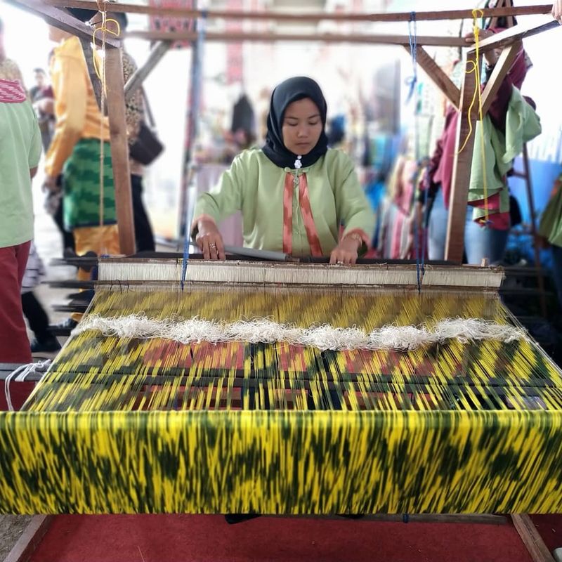 Kampung Tenun Khatulistiwa.