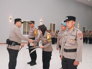 13 Polisi Blitar Berprestasi Diganjar Penghargaan