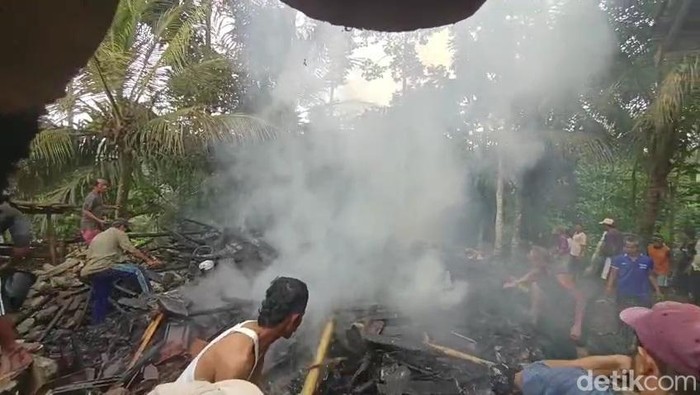 Kebakaran rumah di Tasikmalaya.
