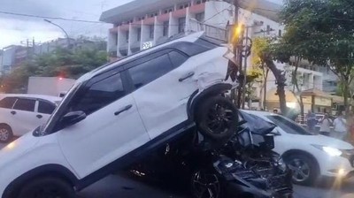 Penampakan 10 Kendaraan Rusak Usai Kecelakaan Beruntun di Medan
