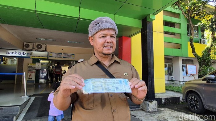 Kepala Desa Cikahuripan, Kecamatan Cisolok, Kabupaten Sukabumi, Heri Suryana alias Jaro Midun