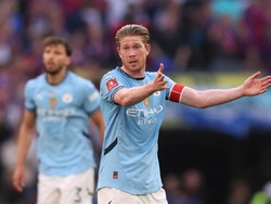 De Bruyne dikabarkan kaget karena kontraknya tidak diperpanjang City. De Bruyne padahal mengaku masih bisa tampil di level tertinggi (REUTERS/David Klein)