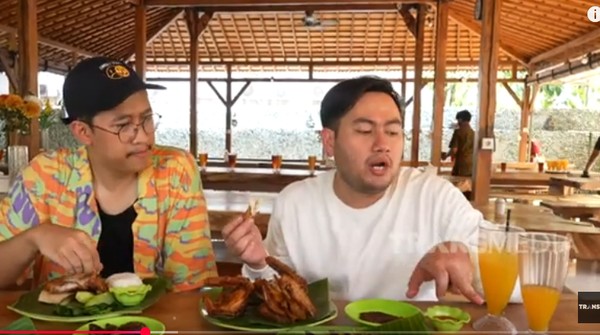 Lahapnya Nassar Saat Makan Nasi Kebuli hingga Nasi Tempong