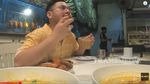 Lahapnya Nassar Saat Makan Nasi Kebuli hingga Nasi Tempong
