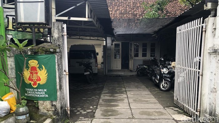 Potret tak adanya kegiatan berkemas dari Warga Tegal Lempuyangan jelas batas akhir peringatan pengosongan, Selasa (27/5/2025).