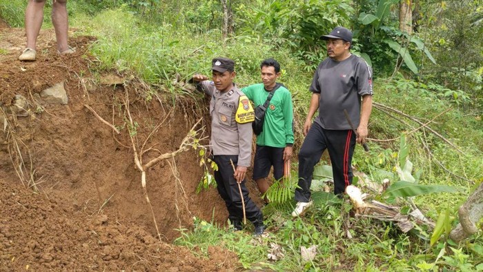 Salah satu titik longsor yang berada di Desa Dawuhan, Trenggalek