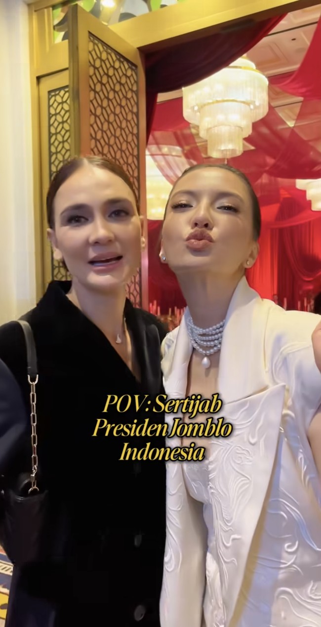 Melalui akun Instagram pribadinya Luna membagikan momen saat dirinya berrtemu dengan Raline Shah. Kocaknya salah satu yang dibahas saat pertemuan tersebut ialah serah terima jabatan presiden jomblo. POV: Sertijab Presiden Jomblo Indonesia, tulis keterangan dalam video tersebut. Foto: Instagram/@lunamaya