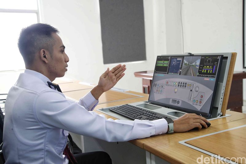 Masinis Whoosh Ikbal Fikri Wibowo