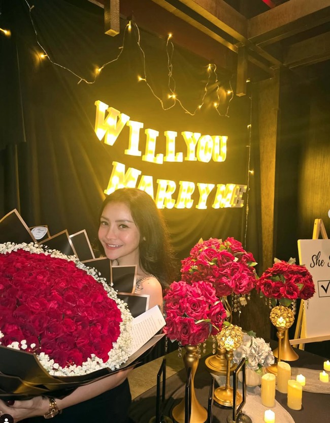 Kebahagiaan tampak jelas di wajah Mawar yang tak henti memamerkan senyum manisnya. Foto: Instagram/@mysamawar