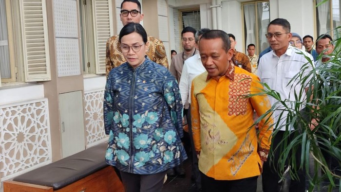 Menkeu Sri Mulyani Indrawati dan Menteri ESDM Bajhli lahadalia