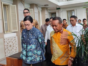 Sri Mulyani Tiba-tiba Sambangi Bahlil di Kementerian ESDM