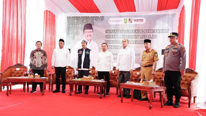 Menteri Sosial RI Saifullah Yusuf (Gus Ipul) mengajak seluruh orangtua dan masyarakat untuk turut serta mengawal program Sekolah Rakyat,