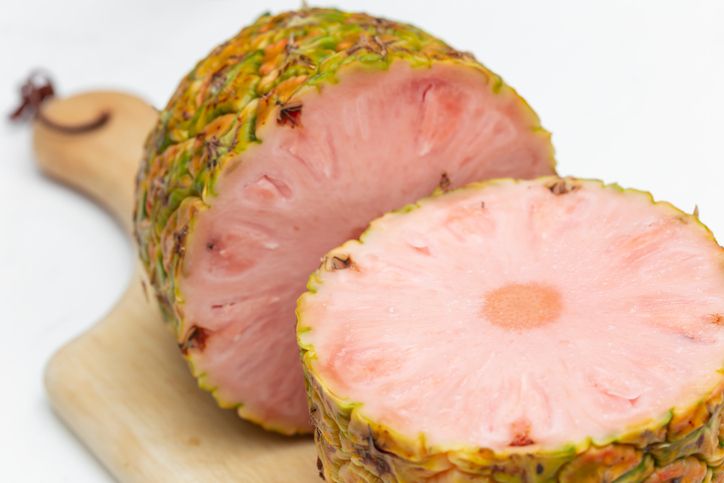 Benny Blanco cicip nanas pink
