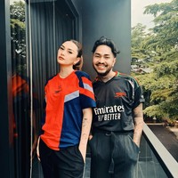 Onadio Leonardo juga menikahi Beby saat pasangannya itu sudah berbadan dua. Hal itu diakui secara terang-terangan oleh Onad. Anak pertamanya lahir 3 bulan setelah keduanya menikah. Foto: Instagram @bebyleonardo