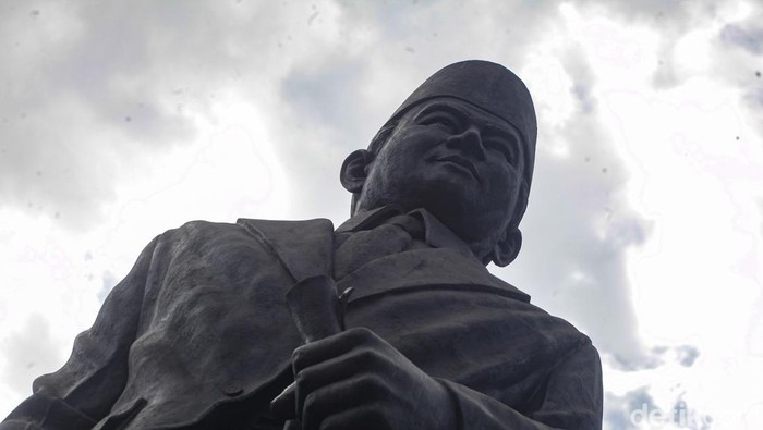 Gubernur DKI Jakarta Pramono Anung berencana membuat patung MH Thamrin yang baru dengan ukuran seperti patung Jenderal Sudirman. Rencana itu sebagai penghormatan terhadap tokoh Betawi.