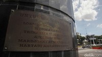 Pemerintah Indonesia menganugerahi Thamrin sebagai pahlawan nasional pada tanggal 28 Juli 1960. Salah satu lokasi perjuangannya, Gedung Mohammad Hoesni Thamrin di Jakarta Pusat, kini dijadikan museum.
